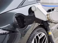 Hyundai dévoile un robot de recharge automatique pour véhicules électriques